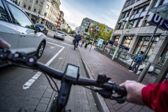 Cycling in the city, city centre road, cycle lane, bikes have right of way, 30 km/h zone, traffic