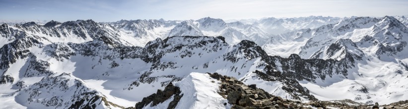Snow-covered mountain panorama from the summit of the Sulzkogel, view of the peaks of the Stubai