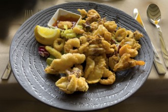 Deep-fried prawns served on a plate, international