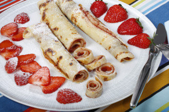 Swabian cuisine, filled pancakes, Flädle with strawberry jam and icing sugar, Gsälz, fresh