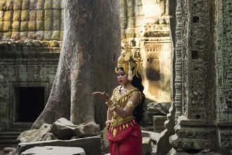 Young woman dressed as a temple dancer, Apsara, Ta Prohm, Angkor Wat, Angkor, UNESCO World Heritage