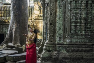 Young woman dressed as a temple dancer, Apsara, Ta Prohm, Angkor Wat, Angkor, UNESCO World Heritage