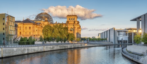 Reichstag, Paul-Löbe-Haus and Marie-Elisabeth-Lüders-Haus on the banks of the Spree in the first