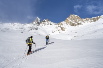 Ski tourers in a wintry mountain landscape, ascent to Porta d'Es-cha, Grisons Haute Route ski tour,