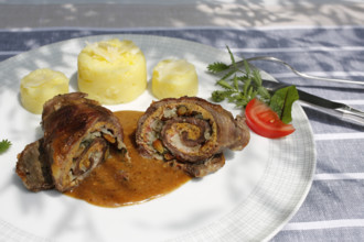 Swabian cuisine, beef roulade with pine nuts, mashed potatoes, meat dish, main course, herbs,