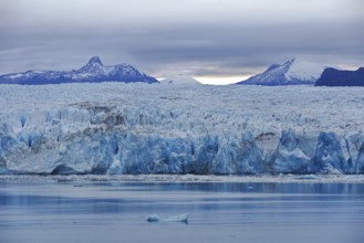 The Brüggen Glacier, with a length of around 66 kilometres, is the longest glacier in the southern
