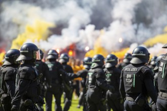 Football 3rd division, 2024/25 season, matchday 37: Waldhof Mannheim v Dynamo Dresden***Pure