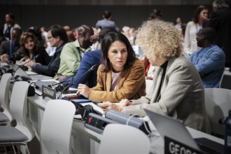 Annalena Baerbock (Buendnis 90 Die Gruenen), Bundesaussenministerin, Jennifer Lee Morgan,