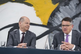 Olaf Scholz (Chancellor of the Federal Republic of Germany, SPD) and Boris Rhein (Hessian Minister