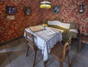 Living room with furnishings around 1900, baker's house built in 1793, today Häckermueum,