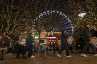 Pre-Christmas season, Christmas market in the city centre of Essen, Kettwiger Straße, Ferris wheel,