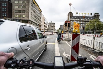 Cycling in the city, city centre road, roadworks, narrowed lanes, cyclists' perspective, Essen,
