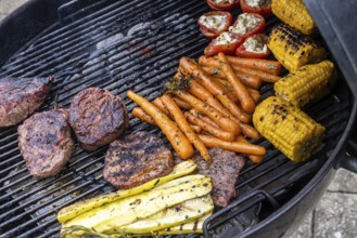 Whether vegetarian or with meat: barbecues are on trend. Vegetables such as carrots, tomatoes and