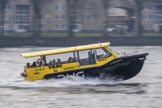 Water taxi Rotterdam, individual taxi rides with motorboats in Rotterdam, in the harbour and on the