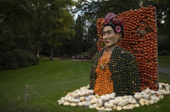Figure of the Mexican painter Frida Kahlo, pumpkin exhibition, pumpkins, Blühendes Barock,