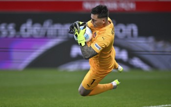 Goalkeeper Kevin Müller 1. FC Heidenheim 1846 FCH (01) Parade brilliant save Voith-Arena,