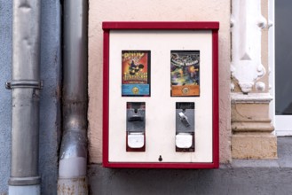 Old chewing gum machine with toy vending machine, Hadamar, Limburg-Weilburg, Westerwald, Hesse,