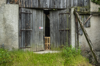 Weathered wooden barn door with the sign NO ACCESS, on a hiking trail above Merano in the
