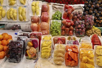 Pre-packed fruit on the shelf