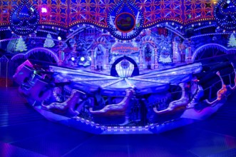 Petersburg sleigh ride, round ride, rides, motion, motion effect, neon lights, Cannstatter Wasen,