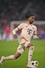 Michael Olise FC Bayern Munich FCB (17) Action on the ball, Champions League, Allianz Arena,