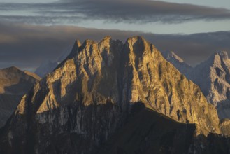 View from Laufbacher-Eckweg to Höfats, 2259m, at sunset, Allgäu Alps, Allgäu, Bavaria, Germany,