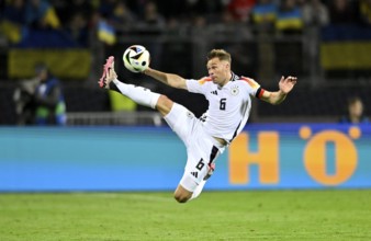 Joshua Kimmich GER (06) acrobatically on the ball, Max Morlock Stadium, Nuremberg, Bavaria,