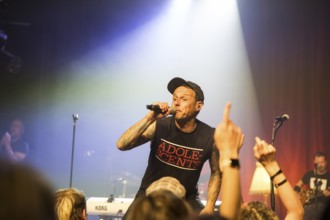 Ingo Knollmann, singer of the Donots live on Schwert aus Holz Tour at Berlin's Heimathafen Neukölln