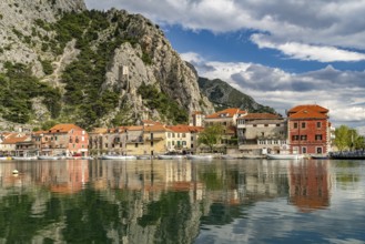 The old town centre of Omis on the river Cetina with the ruins of the Mirabella or Peovica