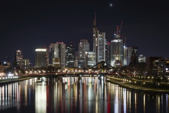 30 hrs and 21:30 hrs, only in greatly reduced form., Deutschherrnbrücke, Frankfurt am Main, Hesse,