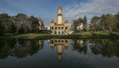 Leipzig, South Cemetery, west chapel on the left, bell tower in the centre, crematorium by Otto