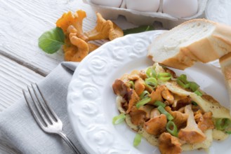 Have breakfast omelette with chanterelles