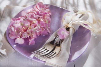 Using the hydrangea flower for the preparation of the table