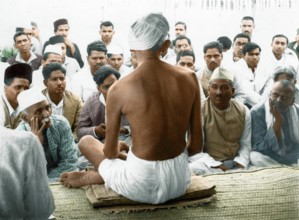 Mahatma Gandhi during interview of social workers, Wardha, Maharashtra, India, Asia, May 1936, Asia