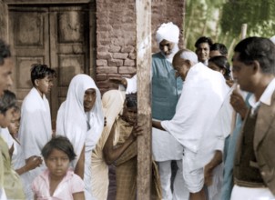 Mahatma Gandhi meeting people after Hindu Muslim riots, East Bengal, India, Asia, January 1947,