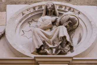 Arithmetic evocative medallion, Archivo del Reino de Mallorca facade, House of Culture, built by