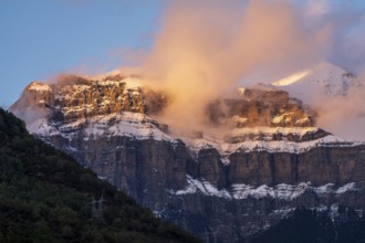 Mondarruego, 2, 811 metres, Ordesa i Monte Perdido National Park, Province of Huesca, Aragon