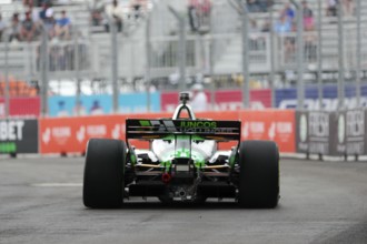 CALLUM ILOTT (77) of Cambridge, Cambridgeshire, England runs through the streets during the Honda