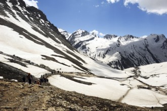 Pilgrim mahagunas pass to ganesh top, amarnath yatra, Jammu Kashmir, India, Asia