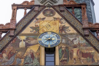 Painted façade and clock on Ulm Town Hall from the 15th century, Ulm, Swabian Alb,