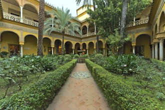 Courtyard of the Palacio de las Duenas with no visitors short before closing time