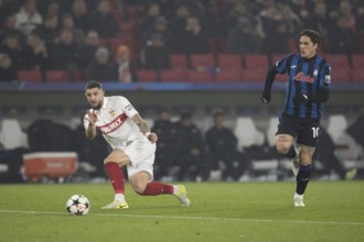 Football match, Jeff CHABOT VFB Stuttgart with back pass to the back, Nicolo' ZANIOLO Atalanta