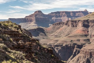 Scenic view on the Grand Canyon from South Kaibab Trail, Arizona, USA, North America
