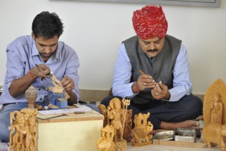 Mahesh jangid and rohit jangid carving, jaipur, rajasthan, Asia, India NO MR