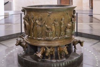 Liège, Liege, St Barthélemy (Sint-Bartolomeüskerk, Sankt Bartholomäus), baptismal font by Reiner