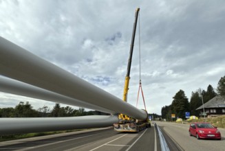 Like the pipes of a pipeline, the rotors lie on the self-propelled transporter ready for transport