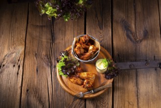 Savory gewürzte hühnerflügel aus dem ofen