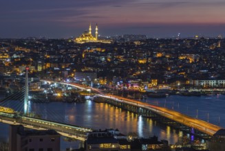 A picture of the Ataturk Bridge and the Yavuz Sultan Selim Mosque at night