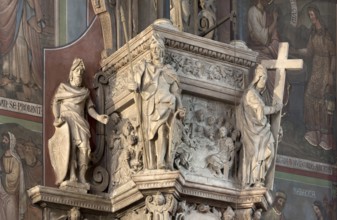 Sacrament house in the choir, detail of saints