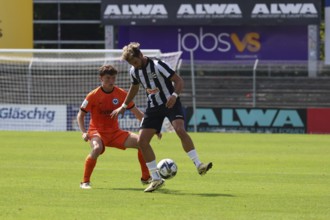 Tevfik Ceylan (FC 08 Villingen) chases the ball away from his Frankfurt opponent in this scene